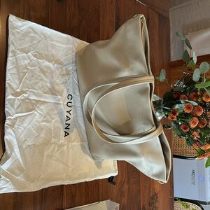 Like new, Excellent condition! Cuyana Classic Easy Zipper Tote - Stone
